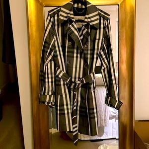 Burberry coat like new, runs like an us size 10/12